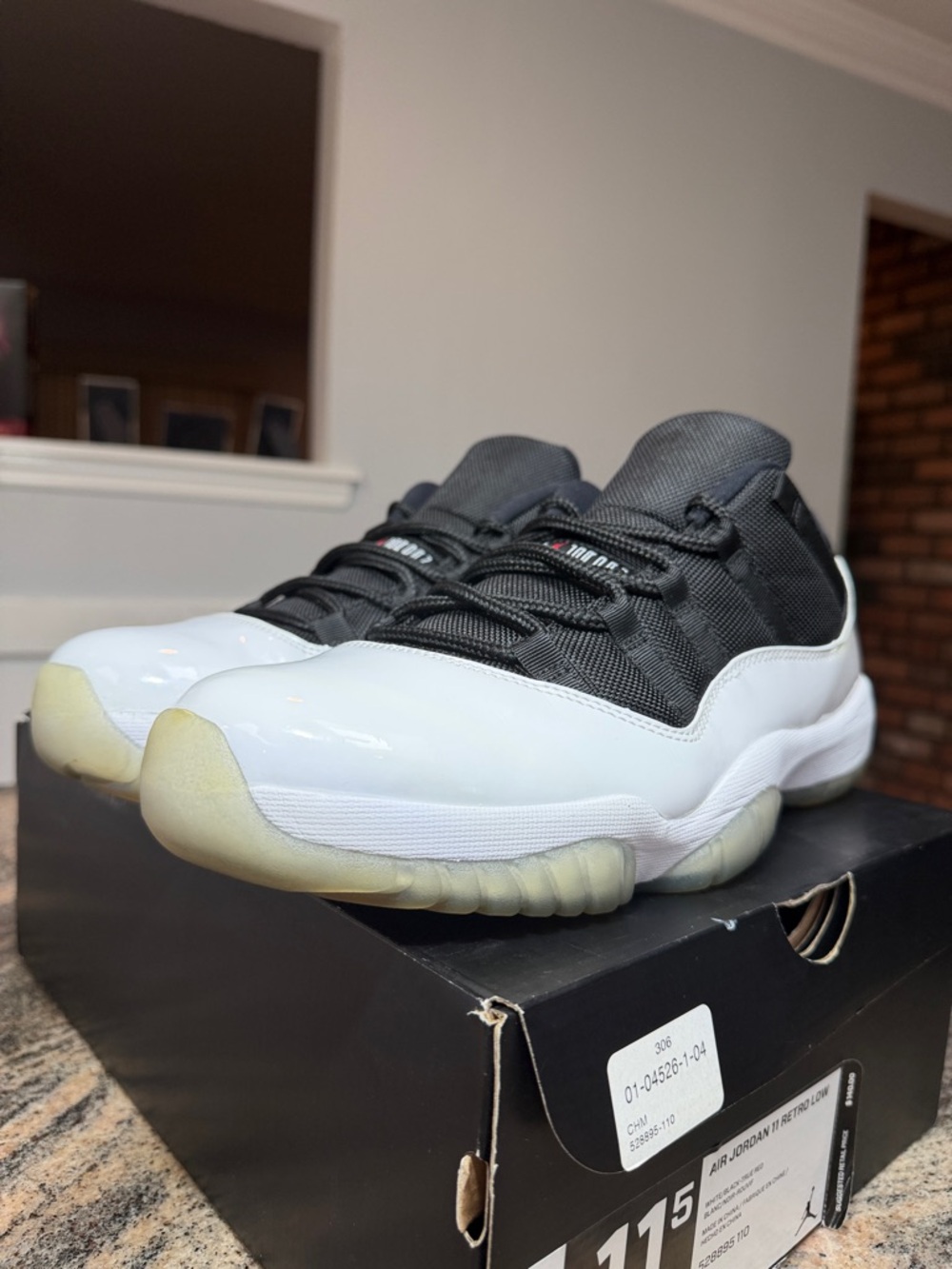 Jordan 11 Low “Tuxedo”